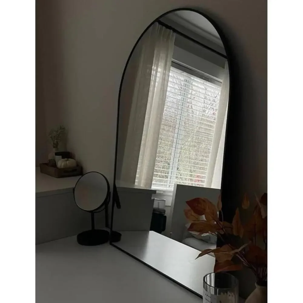 Arched mirror